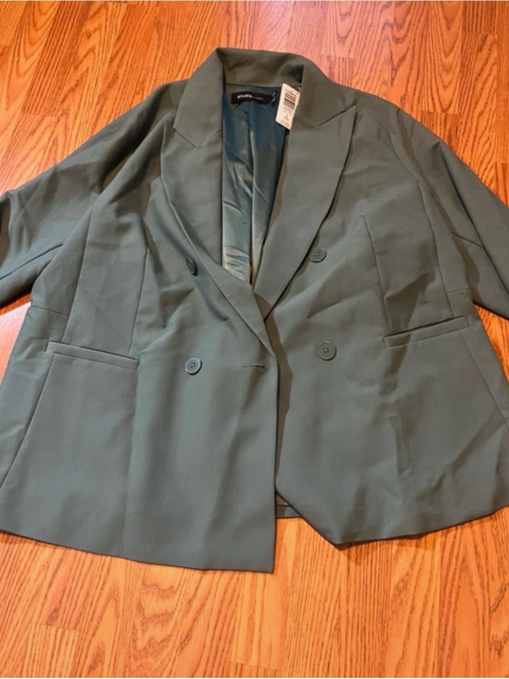 Torrid plus size women’s Blazer studio size 2 (new with tags)
